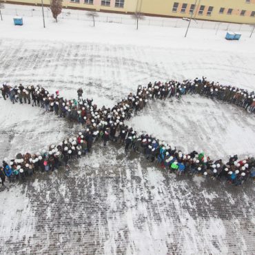 „Żywy” symbol  Białej Wstążki w Gołdapi